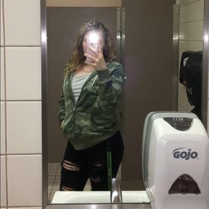 Meet your Posher, Roslyn